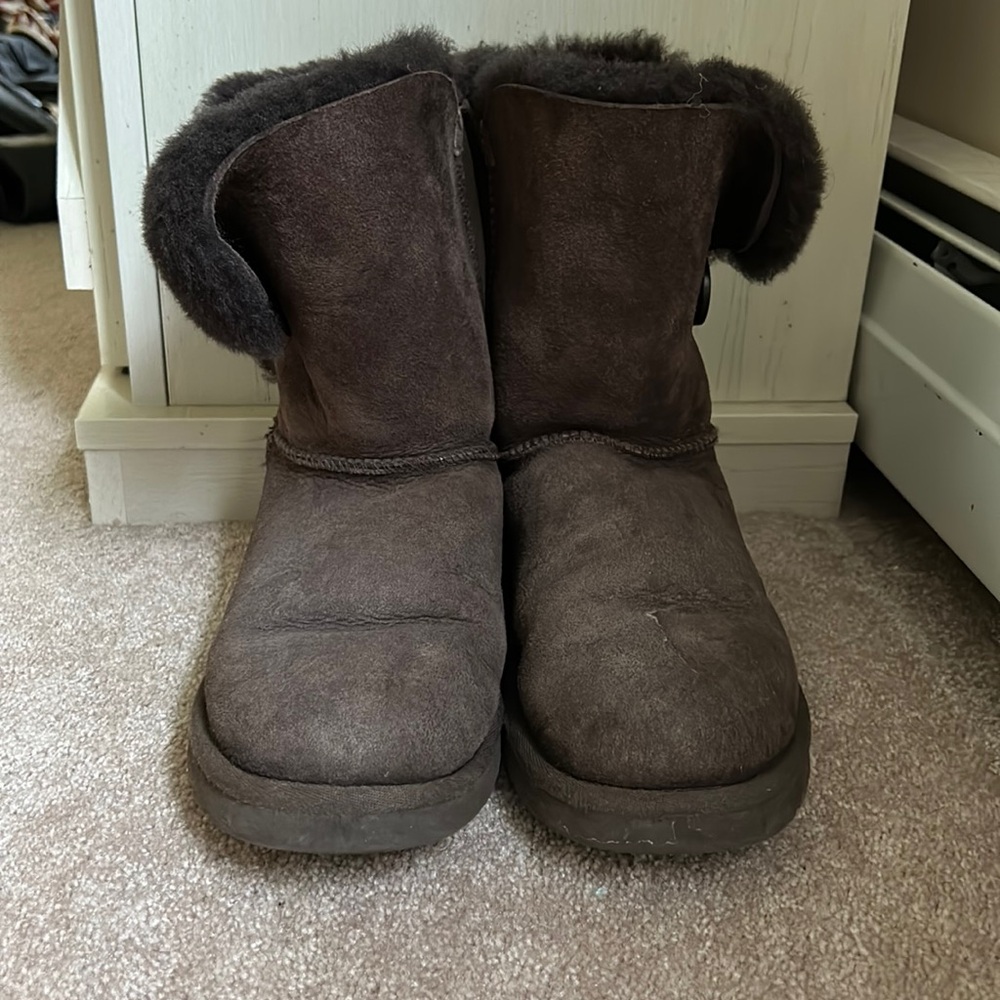 Women’s size 9 UGGs